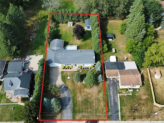 2nd image of 326 Gruber St
