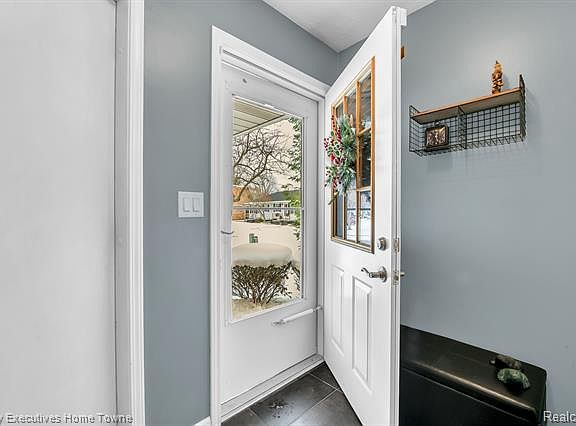 2nd image of 3501 Holland Park Ln