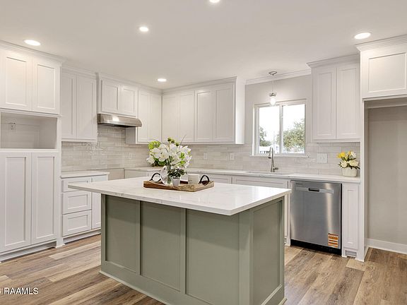 5th image of 304 Investment Dr