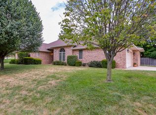 945 E National Place Blvd, Springfield, MO 65810