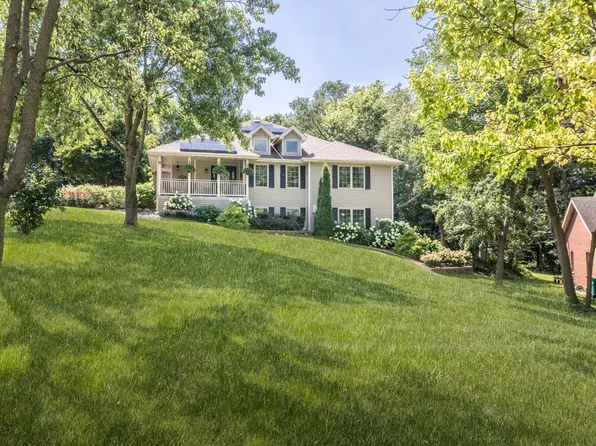 8 Division Ct, Lemont, IL 60439