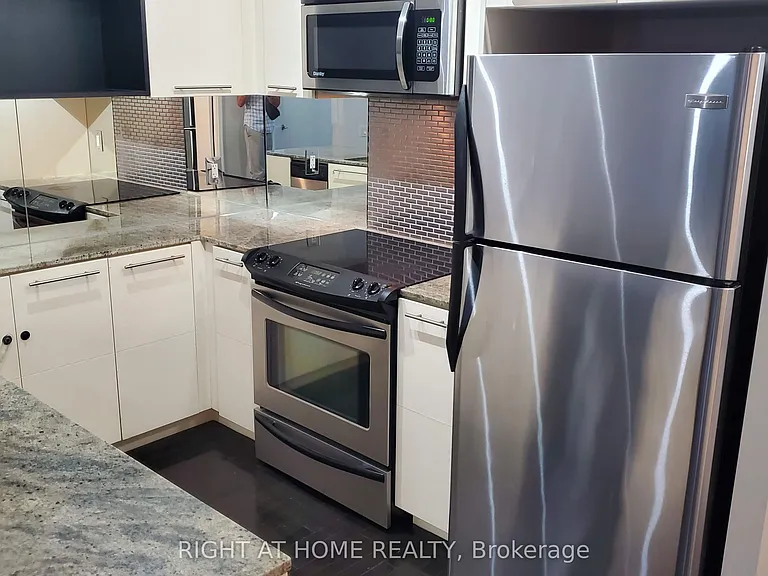 25 Carlton St #2806 — Photo 2