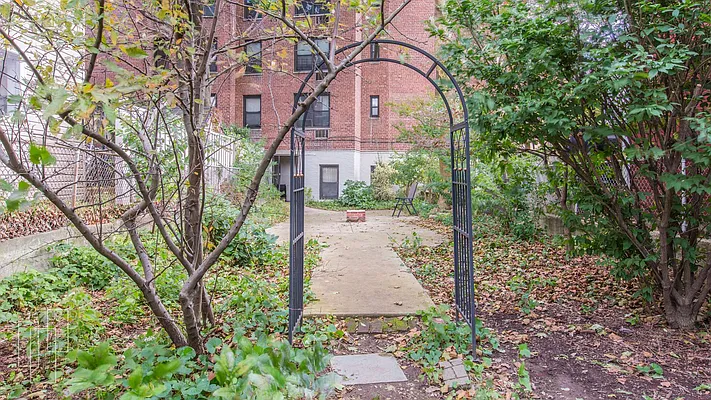 Sold by Garfield Realty  | media 32