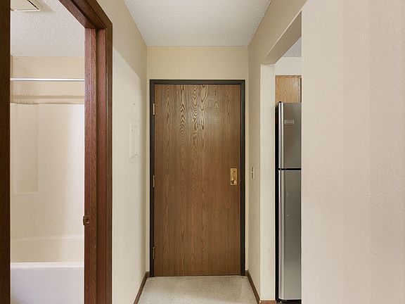 3rd image of 3850 Plymouth Blvd APT 316