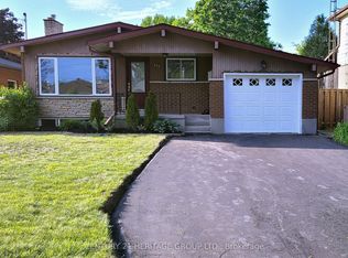 293 Labrador Dr #B, Oshawa, ON L1H7E7