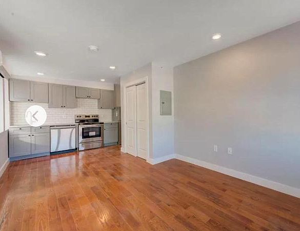 1st image of 4508-10 Walnut St #302