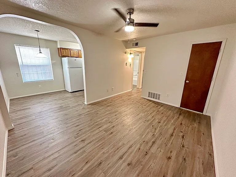 Updated Downtown 1 Bed w/ free WIFI & Gated Parking — Photo 63
