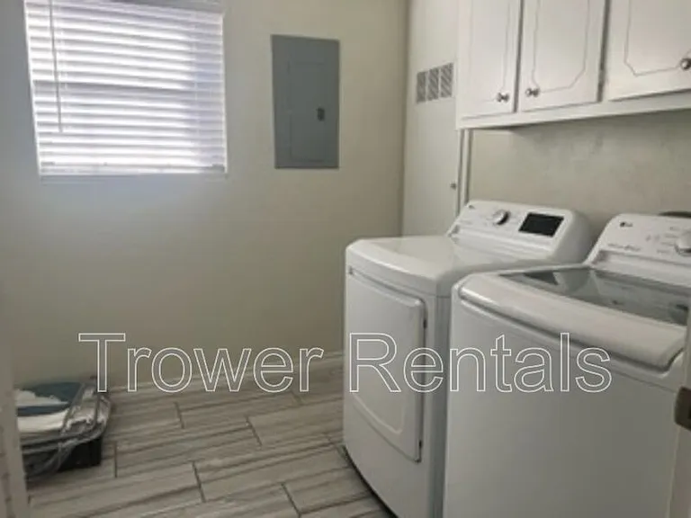 4011 E Everglade Ave — Photo 17