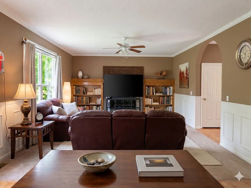 5 bed, 4.0 bath, 2226 sqft, $3,200 — Photo 2