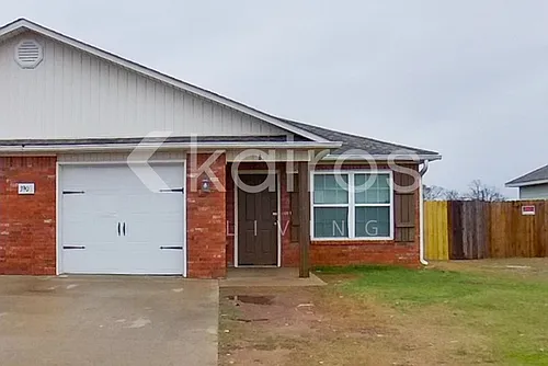 3909 Thomas St #B Photo 1