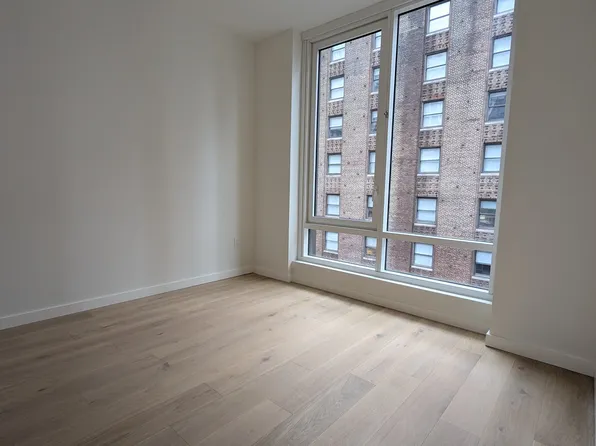 135 East 47th Street image 5 of 23