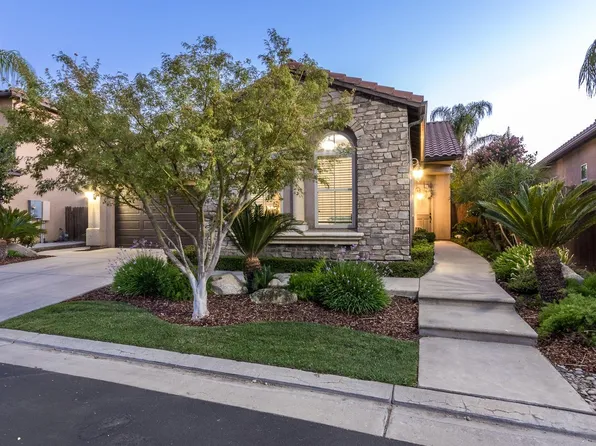 1449 E Via Estrella Dr, Fresno, CA 93730