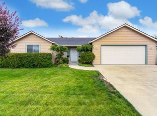 235 Saint Ives Dr, Talent, OR 97540