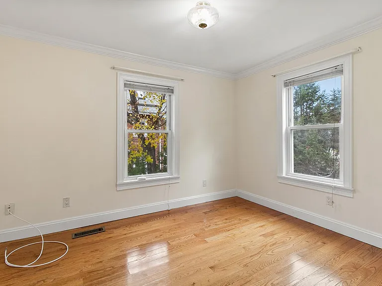 9 Park Ave — Photo 22