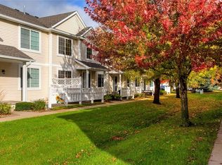 9365 Greenspire Dr UNIT 16, West Des Moines, IA 50266