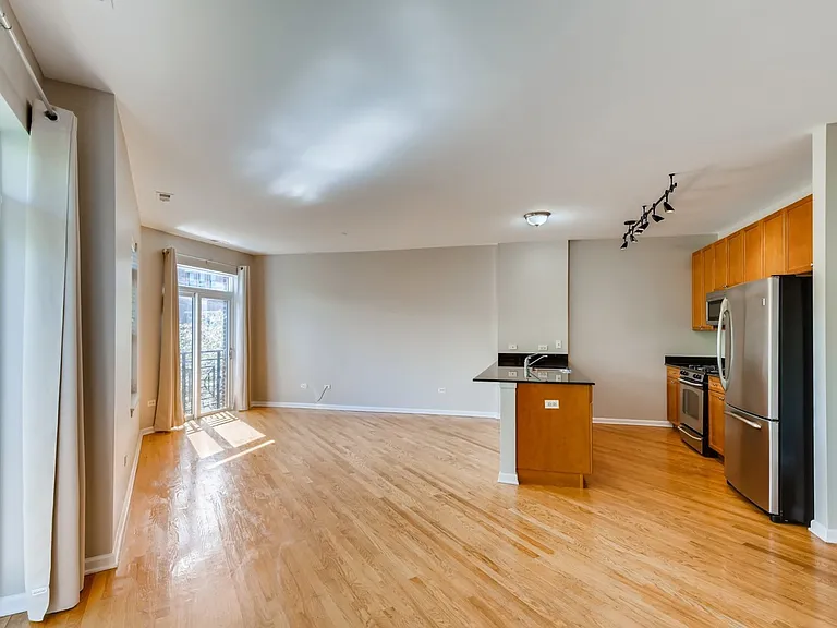 758 W 14th Pl #2B — Photo 10