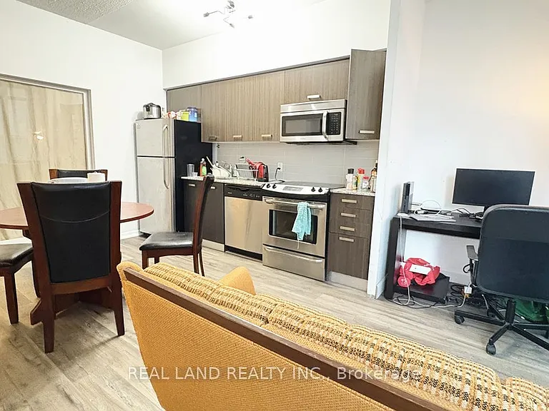 832 Bay St #502 — Photo 9