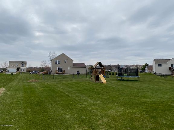 4th image of 6909 Peninsula Dr NE