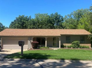 1435 Trails Ct, Fenton, MO 63026