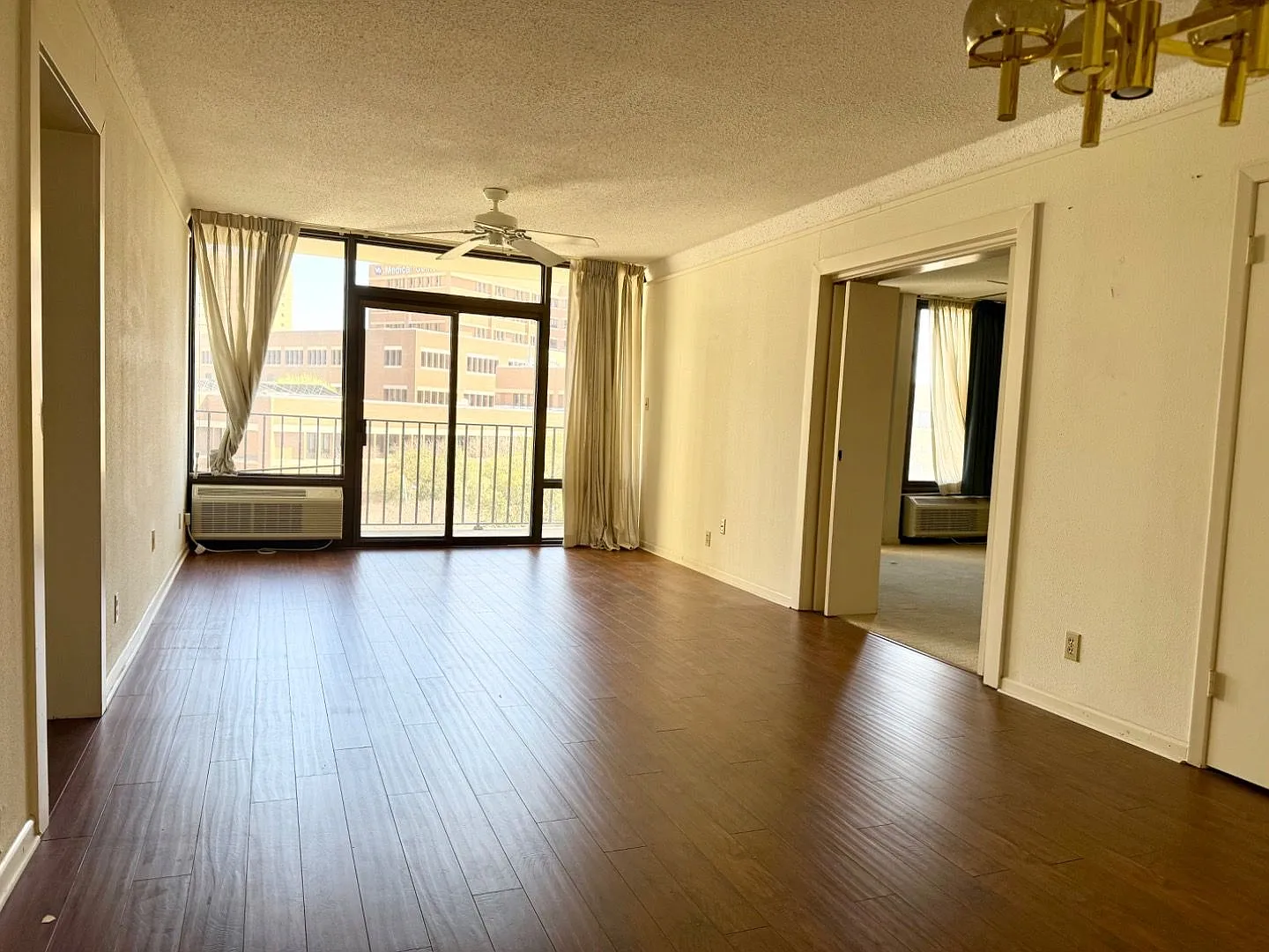 Stunning 2-bedroom, 2-bathroom condo, located in a prime location at the heart of the medical center — Photo 2