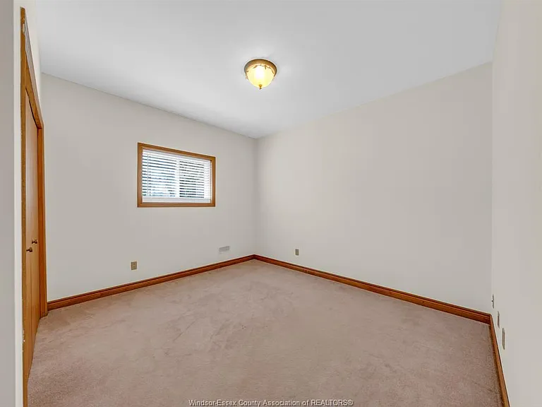 5945 Lasalle St #LOWER — Photo 8