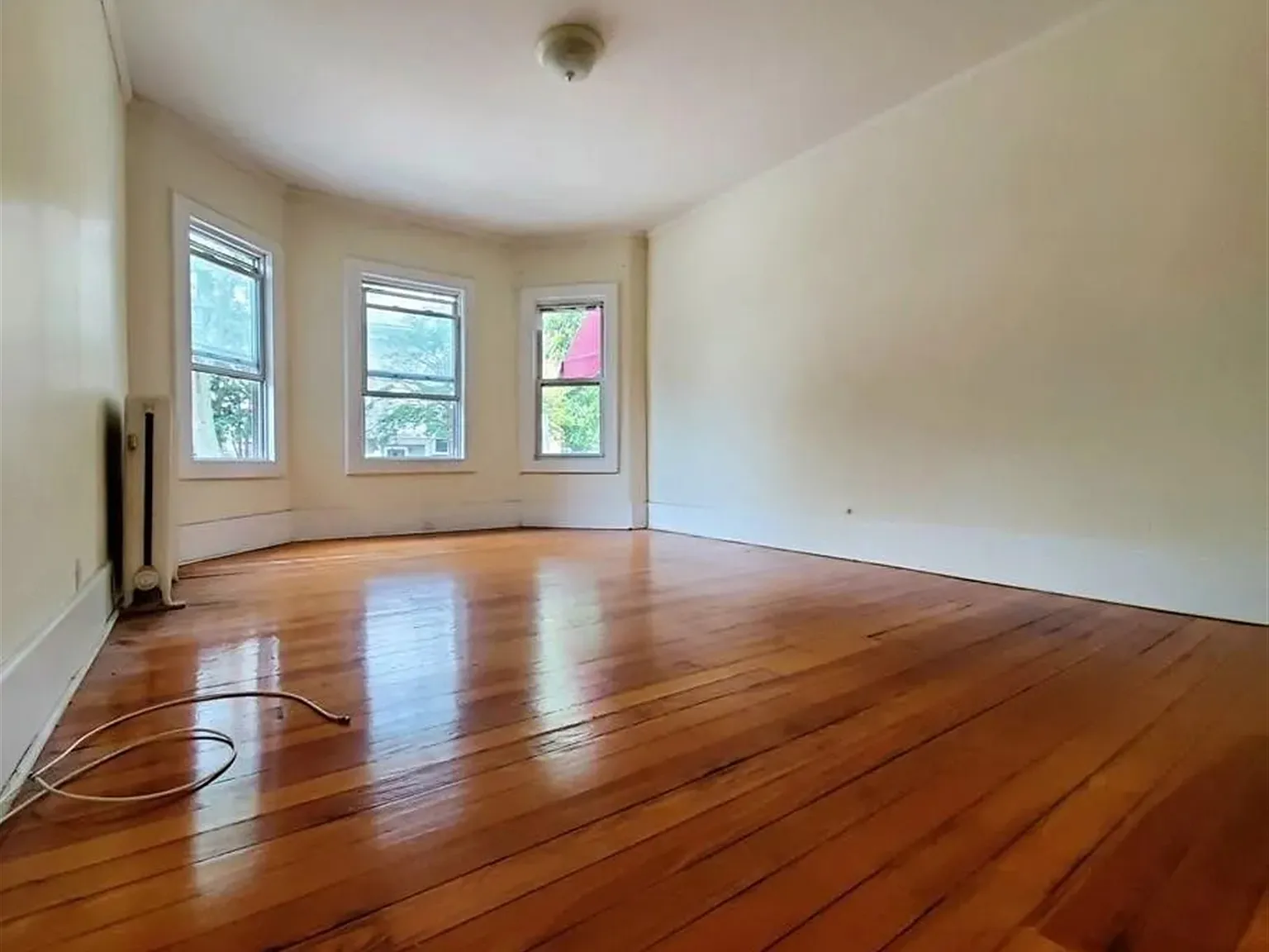132 Oxford St — Photo 3
