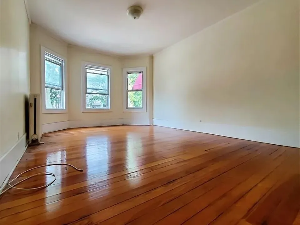 132 Oxford St #1