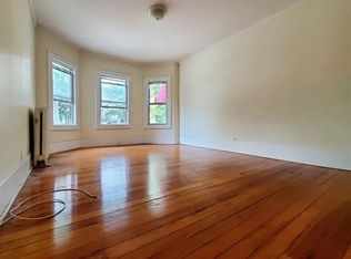 132 Oxford St APT 1, Cambridge, MA 02140