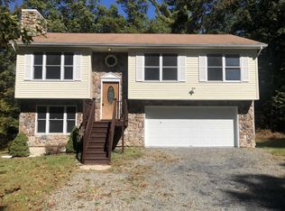 563 Edelweiss Rd, East Stroudsburg, PA 18302