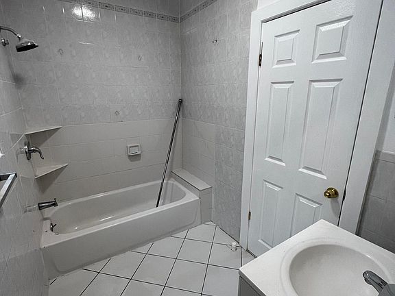 4th image of 2221 Wallace Ave