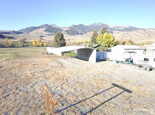 402 W White Knob St, Mackay, ID 83251