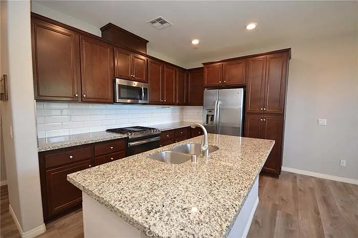 3 bed, 1427 sqft, $3,000 — Photo 1