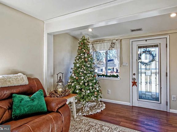 4th image of 504 Lakeview Dr