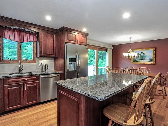 5th image of 297 Ponderosa Dr