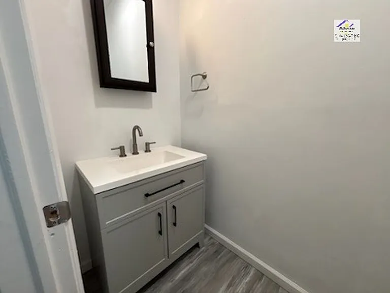 273 Brewster Dr — Photo 8