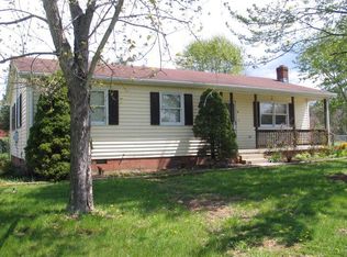 9 E Old Barn Rd, Luray, VA 22835