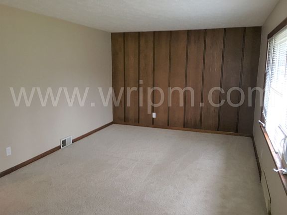 4th image of 36833 Bauerdale Ave