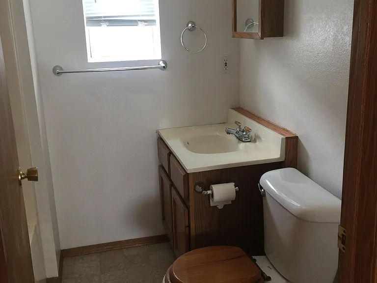 114 10th St #B — Photo 7
