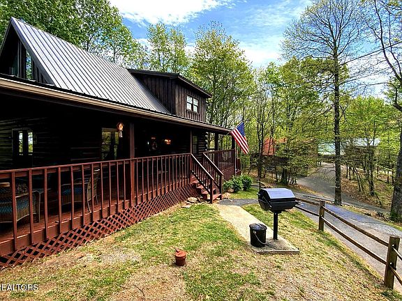 3rd image of 1708 Parkway View Ct