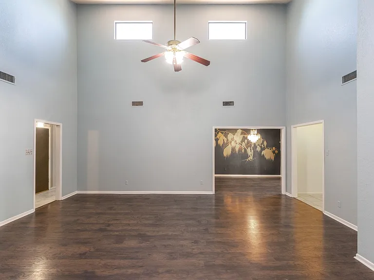 2601 Edgemont Dr — Photo 14