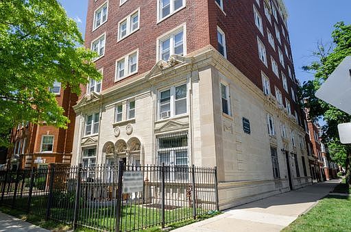 2nd image of 7456 N Greenview Ave APT 2A