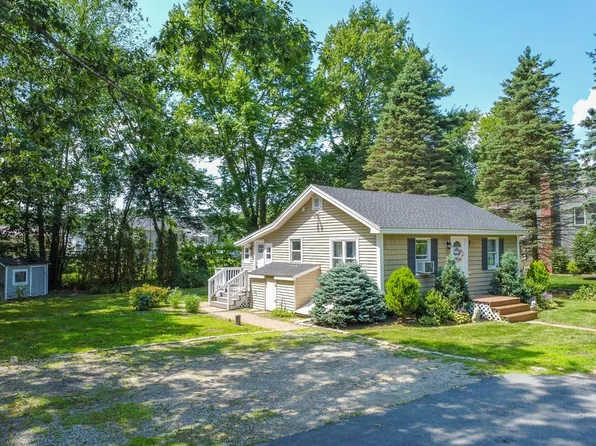 8 Wilson St, Salem, NH 03079