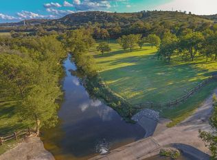 858 Harper Rd, Kerrville, TX 78028