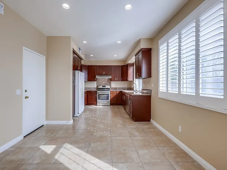 14656 Acacia St — Photo 20