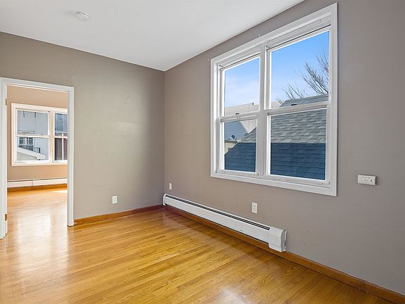 3rd image of 810-812 22ND ST