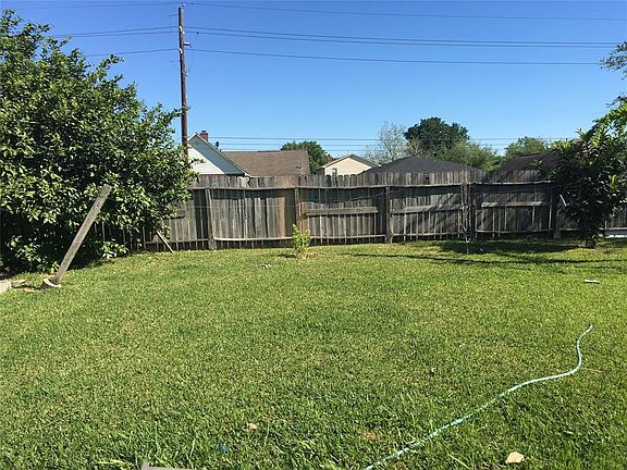 2nd image of 2706 Skelton Dr