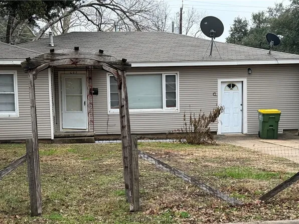 607 Wheelock St, Hearne, TX 77859