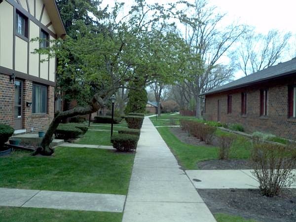 2nd image of 18W027 Kirkland Ln