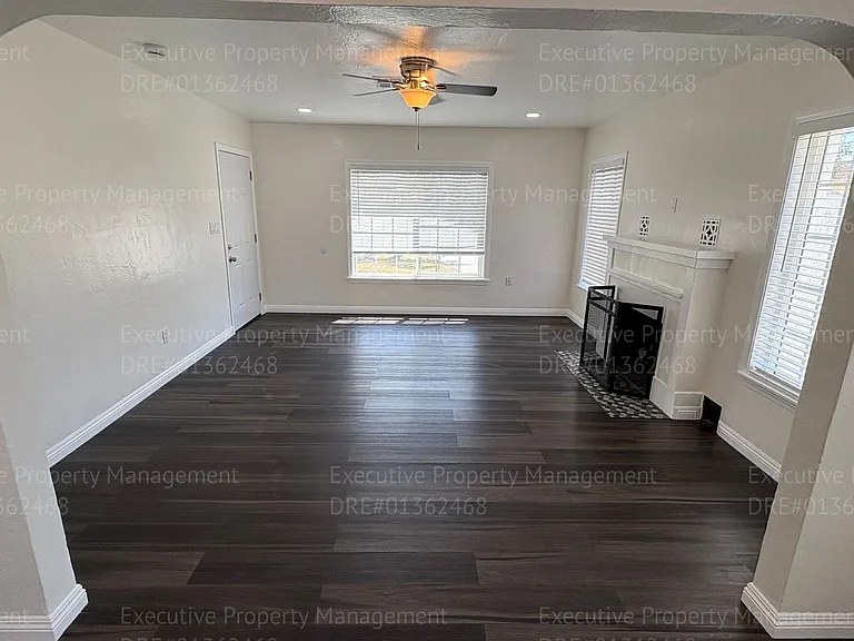 104 S Kincaid St — Photo 5