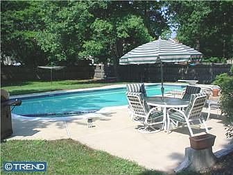 2nd image of 3 Pine Glen Dr